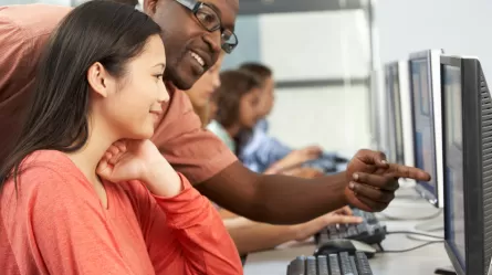 adult computer training with instructor