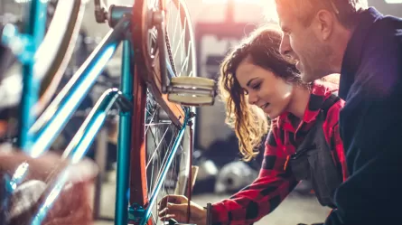employer working with new employee