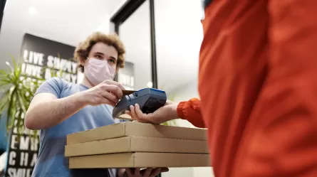 picture of pizza delivery driver wearing mask