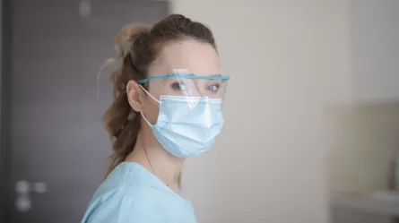 Healthcare worker wear a face mask and protective glasses